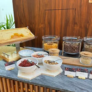 Duo Lisbon, Curio Collection By Hilton **** Lisbon